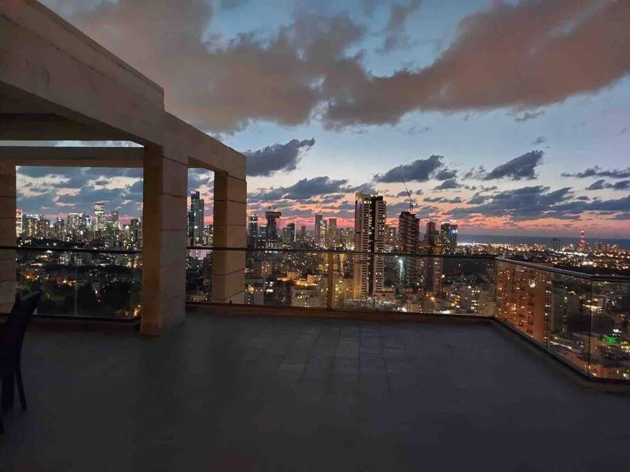Beautiful Penthouse W/Amazing View, Prime Location Apartment Ramat Gan Exterior foto