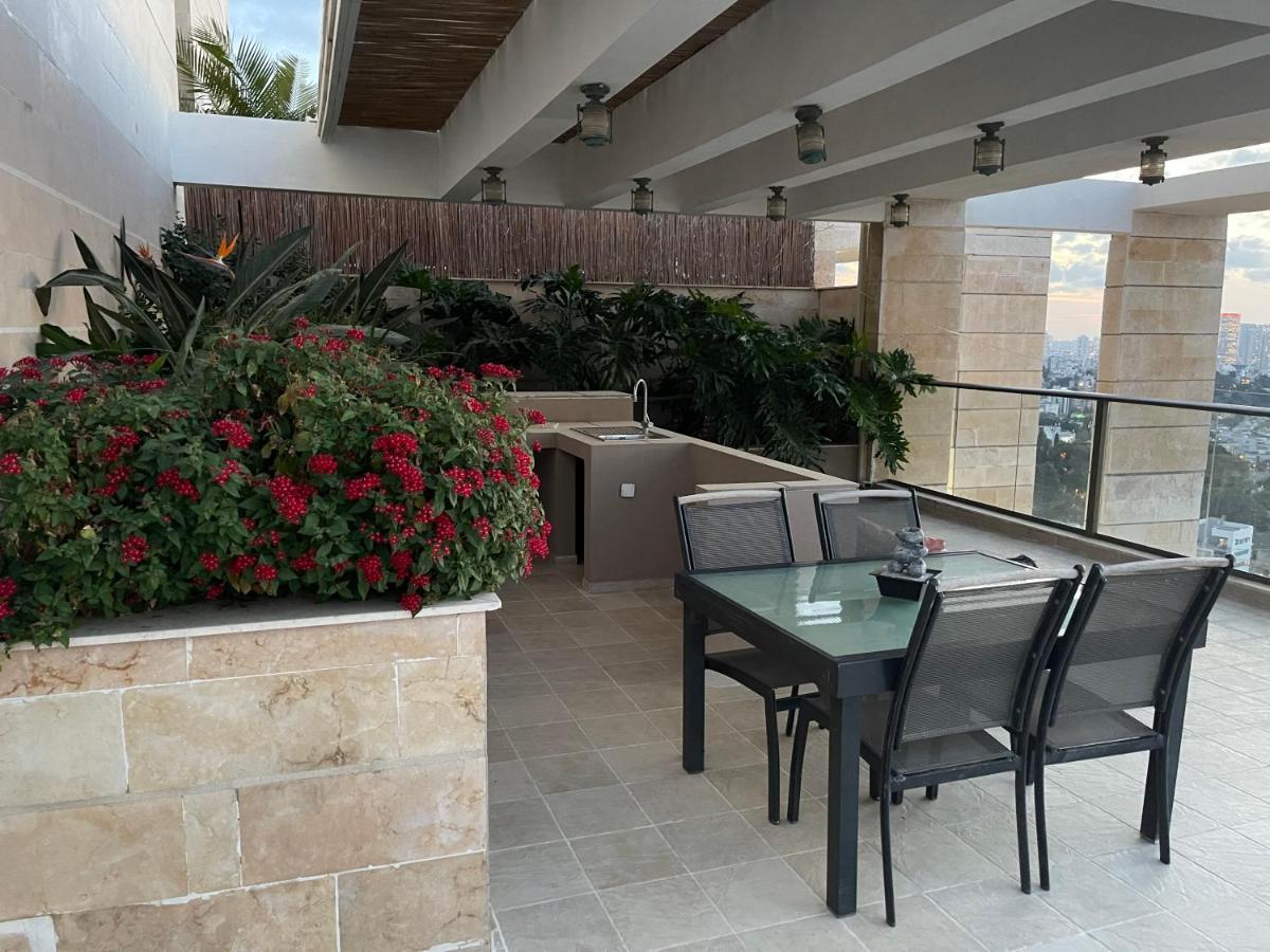 Beautiful Penthouse W/Amazing View, Prime Location Apartment Ramat Gan Exterior foto